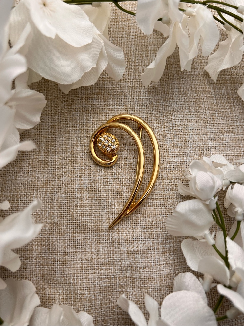 VINTAGE Retro Gold Swirl Twist Wave Brooch with Crystal Rhinestones